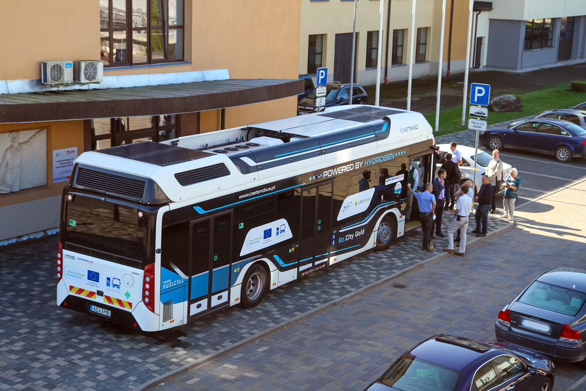 Jelgavā testē ar ūdeņradi darbināmu autobusu - Jelgava