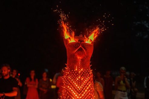 Uguns kaķis Abgunstes muižas svētkos. Foto: Jānis Romanovskis